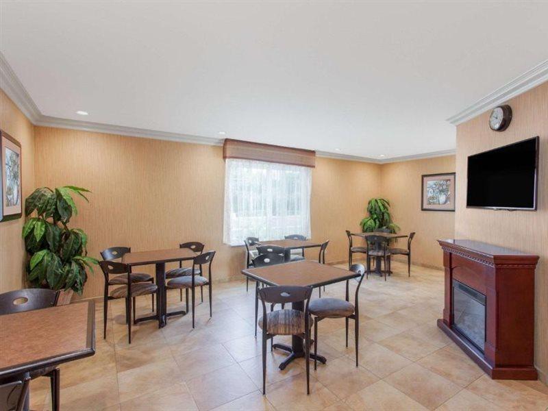 Days Inn By Wyndham Carlsbad Exterior foto