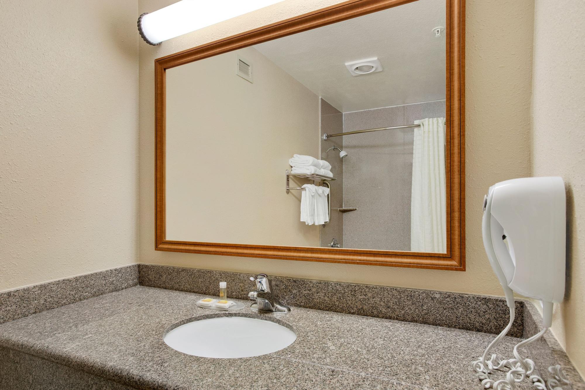 Days Inn By Wyndham Carlsbad Exterior foto