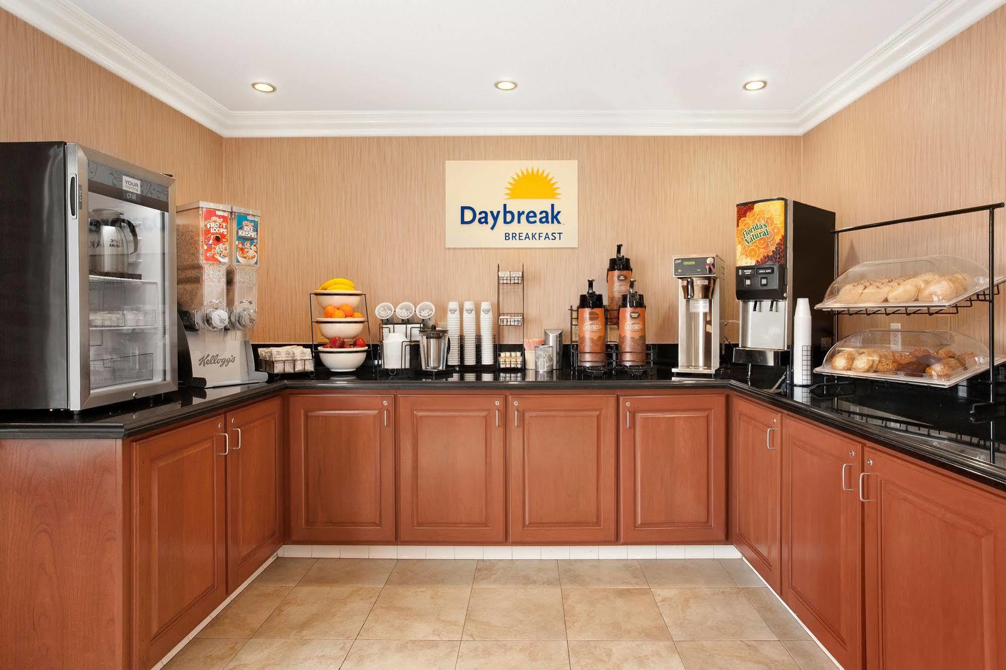 Days Inn By Wyndham Carlsbad Exterior foto